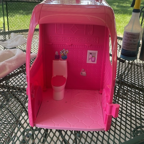 Barbie Pop-Up Camper Playset/Party Bus - Picture 5 of 10